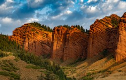 Красные скалы Джеты-Огуз