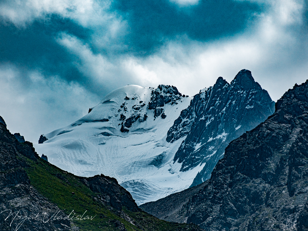 Заснеженные пики